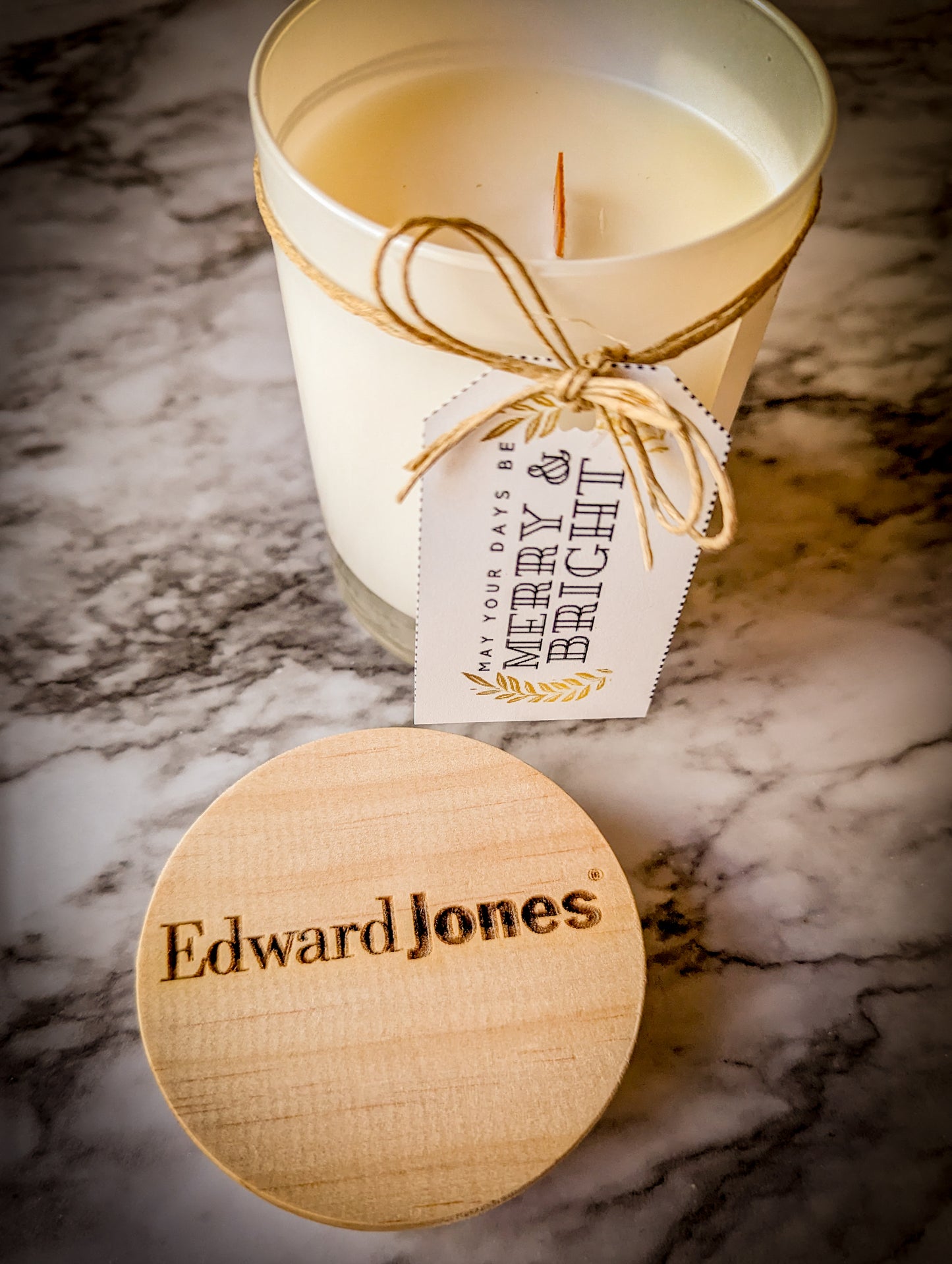 Candles with Customized Wood Lids